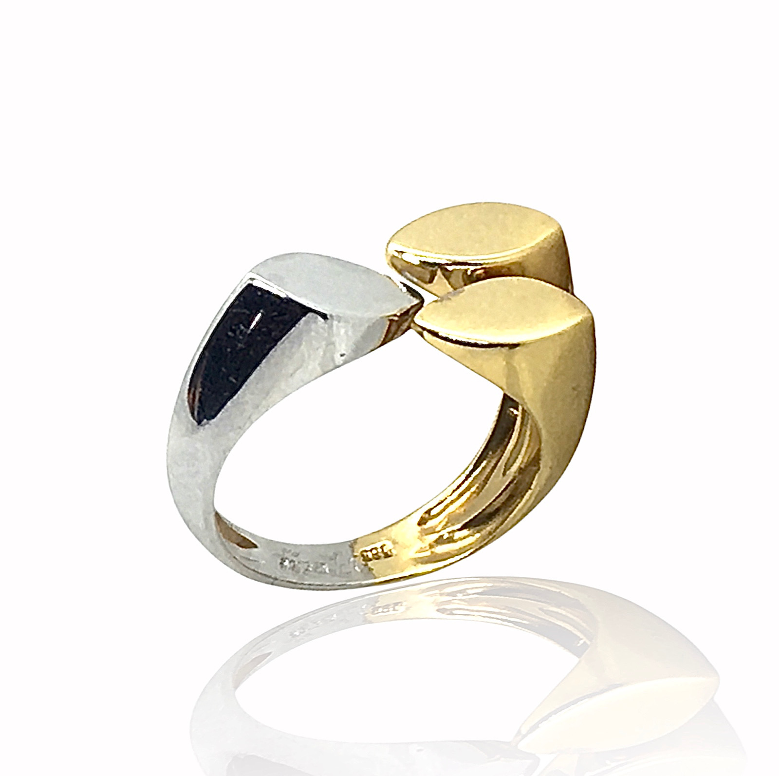 71C17213-3EBA-4E45-92FD-1A7E7DE1DD4A ring